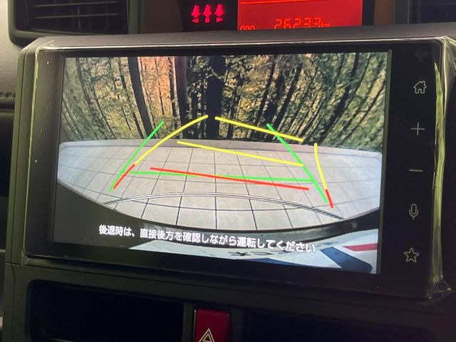 【バックカメラ】駐車時に後方がリアルタイム映像で確認できます。大型商業施設や立体駐車場での駐車時や、夜間のバック時に大活躍!運転スキルに関わらず、今や必須となった装備のひとつです!