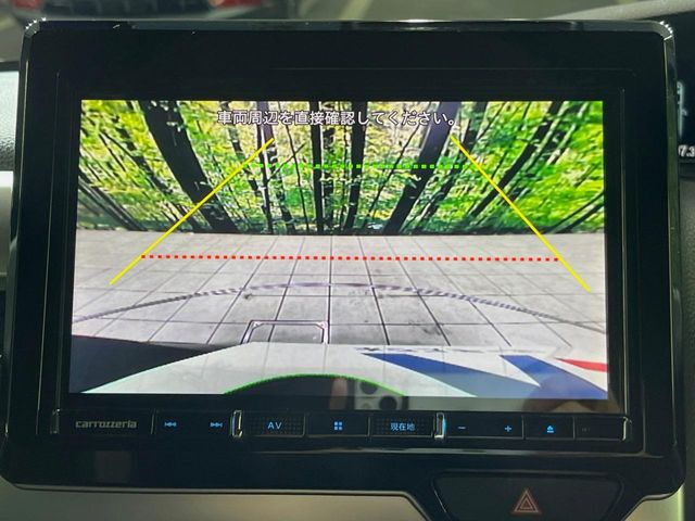 【バックカメラ】駐車時に後方がリアルタイム映像で確認できます。大型商業施設や立体駐車場での駐車時や、夜間のバック時に大活躍!運転スキルに関わらず、今や必須となった装備のひとつです!