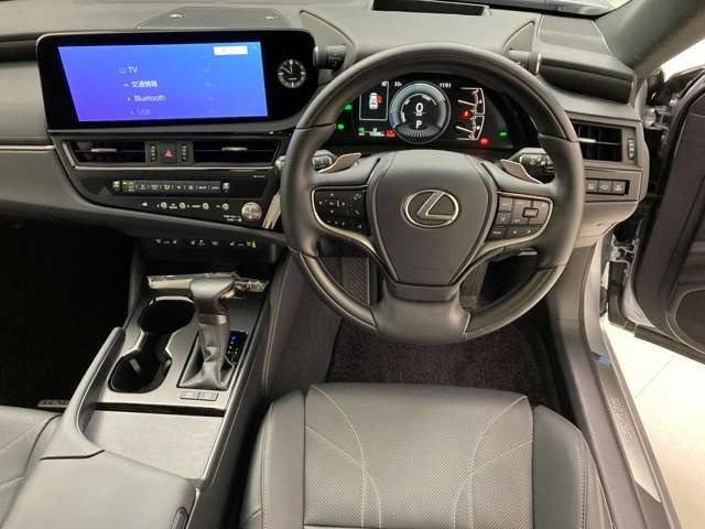 ES300h バージョンL