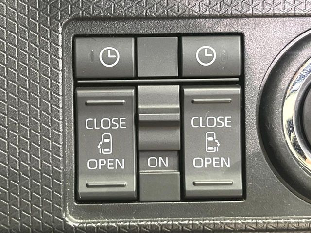 【両側パワースライドドア】スマートキーや運転席のスイッチで後席両側スライドドアの開閉が可能♪電動だから力を入れてドアを開ける必要が無く、小さなお子様でも簡単に開け閉めでき快適です♪