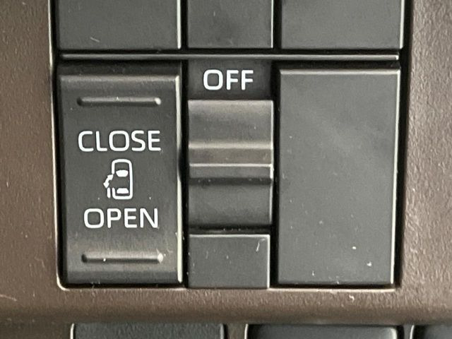 【パワースライドドア】スマートキーや運転席のスイッチでスライドドアの開閉が可能♪電動だから力を入れてドアを開ける必要が無く、小さいお子様でも、重い荷物を持っている時もラクに開け閉めできます♪