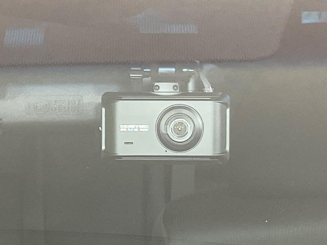 【ドライブレコーダー】ドライブレコーダー装備!走行中はもちろん、あおり運転や事故に遭遇した際、映像で記録し、万一のリスクに備えます。※記録用SDカードはお客様ご自身でご準備いただく必要があります。