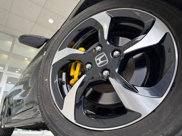 �y����15�C���`�A���~�z�C�[���z�O�ςɃ}�b�`���������A���~�z�C�[���𑕒����Ă���܂��B�e��ЊO�A���~�z�C�[����A�X�^�b�h���X�^�C�����戵�����Ă���܂��B���񂲑��k����������