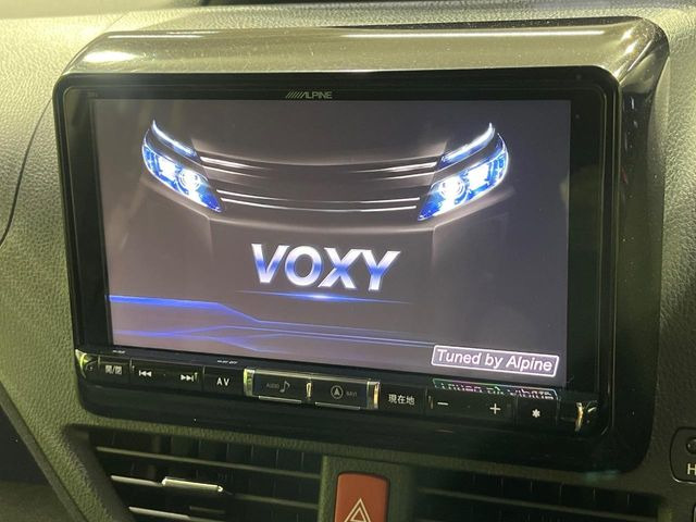 【大画面ナビ】人気の大型9インチナビを装備。存在感のある大画面はインパクト大!ナビ利用時のマップ表示は見やすく、テレビやDVDは臨場感がアップ!いつものドライブがグッと楽しくなります♪