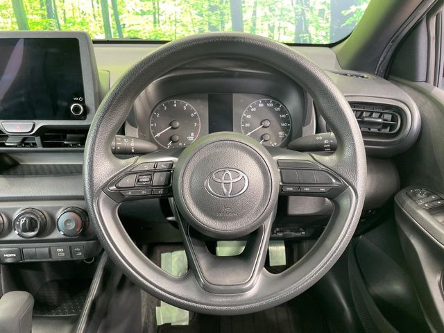 インテリアに合わせたデザインのステアリングは、運転される方のことも考え、運転しやすい形状、大きさです。是非一度、実際に触ってお確かめください。