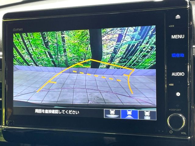 【バックカメラ】駐車時に後方がリアルタイム映像で確認できます。大型商業施設や立体駐車場での駐車時や、夜間のバック時に大活躍!運転スキルに関わらず、今や必須となった装備のひとつです!