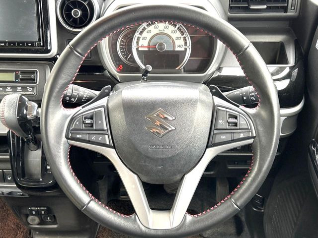 【純正革巻きステアリング】上質な革を使用することで、手にしっかり馴染みとても運転しやすいハンドルです♪