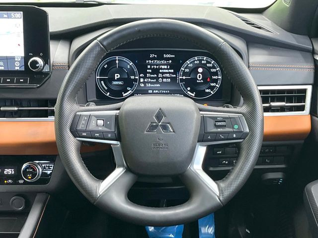 【純正革巻きステアリング】上質な革を使用することで、手にしっかり馴染みとても運転しやすいハンドルです♪