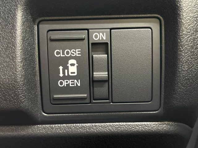 【パワースライドドア】スマートキーや運転席のスイッチでスライドドアの開閉が可能♪電動だから力を入れてドアを開ける必要が無く、小さいお子様でも、重い荷物を持っている時もラクに開け閉めできます♪