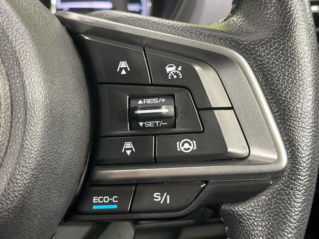 【全車速追従機能付クルーズコントロール】高速道路での長距離走行が楽に!!自動で速度を保つクルーズコントロールが、衝突軽減システムと連携し、前方の車両を感知して車間を保つように速度調節してくれます!!