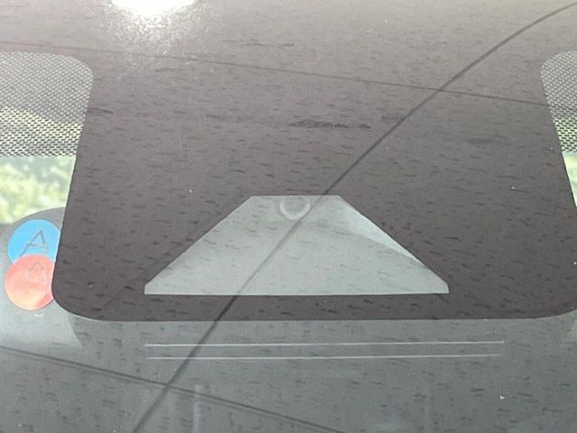 【トヨタセーフティセンス】走行中に前方の車両等を認識し、衝突しそうな時は警報とブレーキで衝突回避と被害軽減をアシスト。より安全にドライブをお楽しみいただけます。