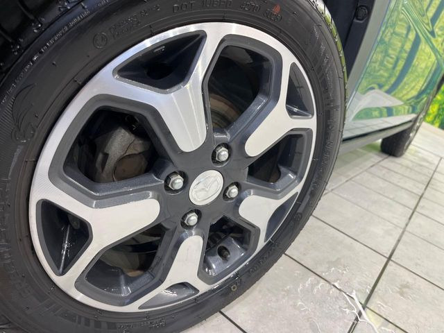 �y����15�C���`�A���~�z�C�[���z�O�ςɃ}�b�`���������A���~�z�C�[���𑕒����Ă���܂��B�e��ЊO�A���~�z�C�[����A�X�^�b�h���X�^�C�����戵�����Ă���܂��B���񂲑��k����������