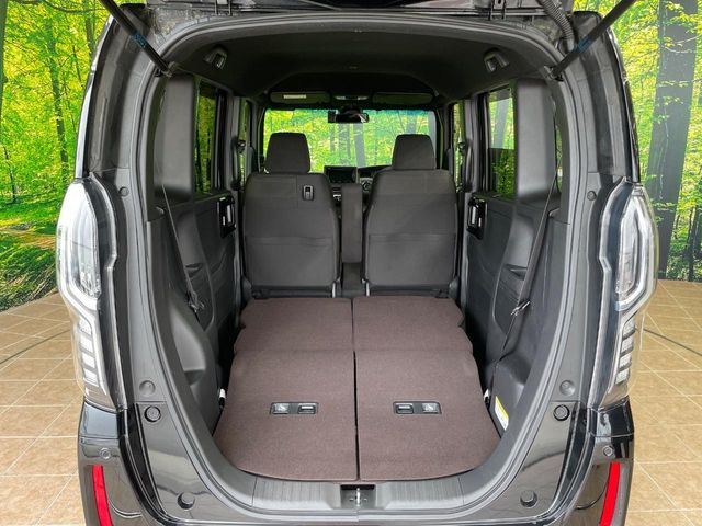 後席を格納すると、これだけの広さが!シーンに合わせたシートアレンジで、大きな荷物も積むことが出来ます♪