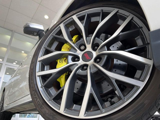 �y����19�C���`�A���~�z�C�[���z�O�ςɃ}�b�`���������A���~�z�C�[���𑕒����Ă���܂��B�e��ЊO�A���~�z�C�[����A�X�^�b�h���X�^�C�����戵�����Ă���܂��B���񂲑��k����������