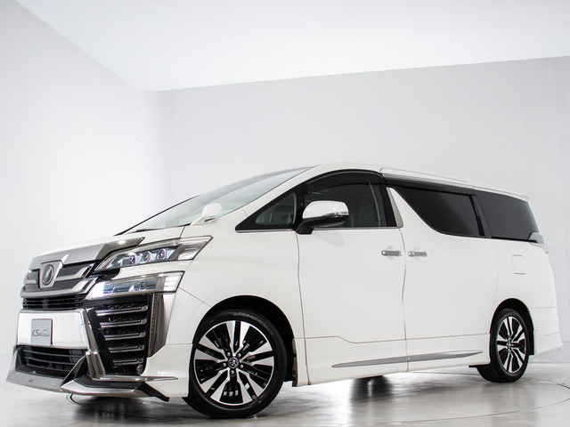 ★展示前点検実施★特殊な機材も用いて、前車点検を実施しております!
