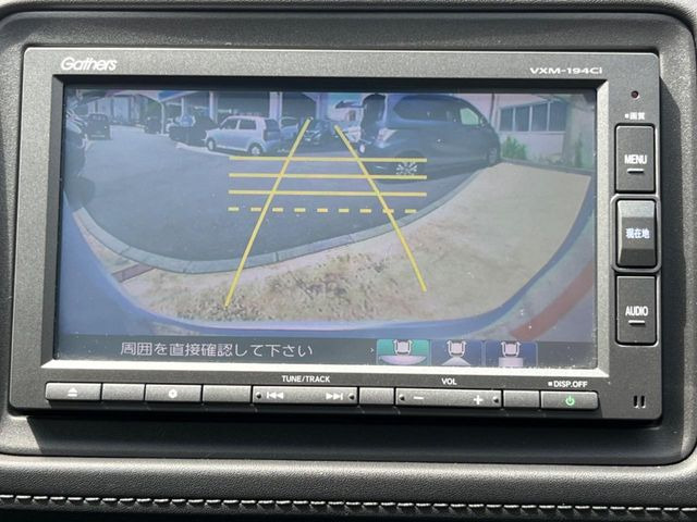 【バックカメラ】駐車時に後方がリアルタイム映像で確認できます。大型商業施設や立体駐車場での駐車時や、夜間のバック時に大活躍!運転スキルに関わらず、今や必須となった装備のひとつです!