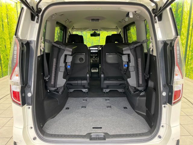 普段のお買い物や通勤、送迎等に十分な荷室スペースを確保しております。セカンドシートを倒すと、大きな荷物の積載も可能です♪