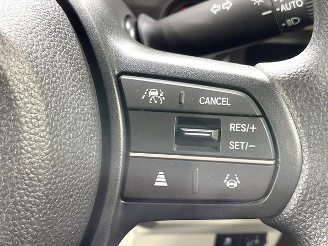 【アダプティブクルーズコントロール】高速道路での長距離走行が楽に!!自動で速度を保つクルーズコントロールが、衝突軽減システムと連携し、前方の車両を感知して車間を保つように速度調節してくれます!!
