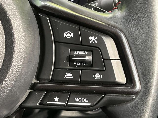【全車速追従機能付クルーズコントロール】高速道路での長距離走行が楽に!!自動で速度を保つクルーズコントロールが、衝突軽減システムと連携し、前方の車両を感知して車間を保つように速度調節してくれます!!