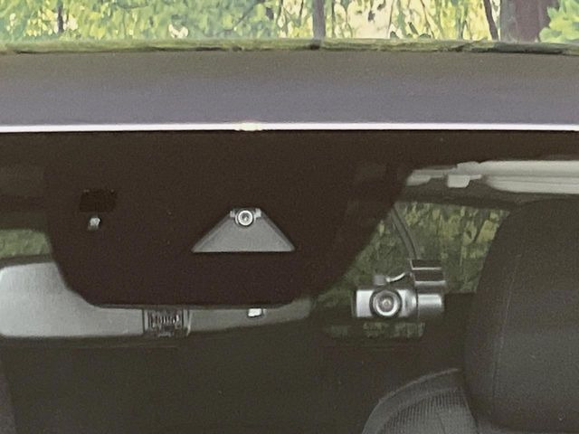 【スマートブレーキサポート】走行中に前方の車両等を認識し、衝突しそうな時は警報とブレーキで衝突回避と被害軽減をアシスト。より安全にドライブをお楽しみいただけます。