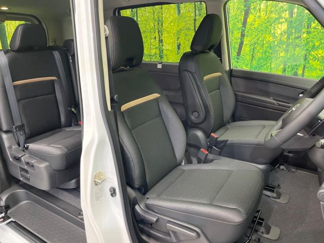 運転席シート廻りは使用感も少なく、良好な状態となっています。丁寧に使われていたことがよくわかりますね。