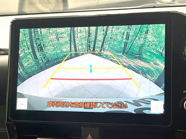 【バックカメラ】駐車時に後方がリアルタイム映像で確認できます。大型商業施設や立体駐車場での駐車時や、夜間のバック時に大活躍!運転スキルに関わらず、今や必須となった装備のひとつです!
