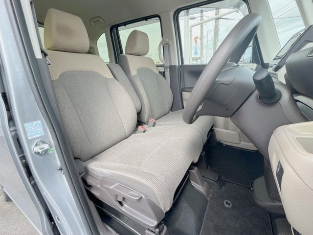 運転席シート廻りは使用感も少なく、良好な状態となっています。丁寧に使われていたことがよくわかりますね。
