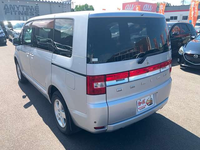 ���X�ł͌y�����Ԃ��畁�ʎԂ܂ŕ��L���I�[�����[�J�[�̎Ԏ�E�F�E�O���[�h��L�x�ɑ����Ă���܂��B