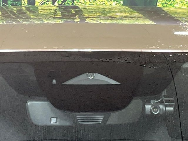 【スマートブレーキサポート】走行中に前方の車両等を認識し、衝突しそうな時は警報とブレーキで衝突回避と被害軽減をアシスト。より安全にドライブをお楽しみいただけます。