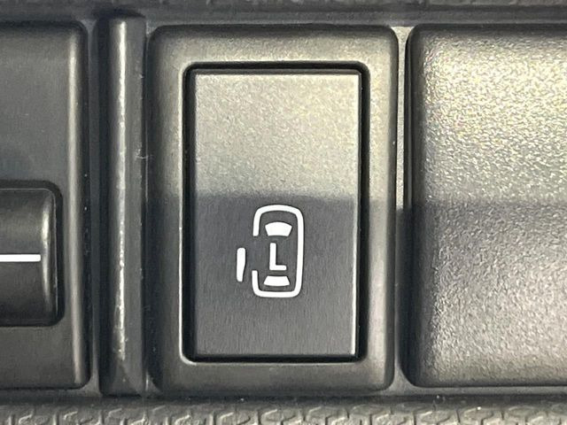 【パワースライドドア】スマートキーや運転席のスイッチでスライドドアの開閉が可能♪電動だから力を入れてドアを開ける必要が無く、小さいお子様でも、重い荷物を持っている時もラクに開け閉めできます♪