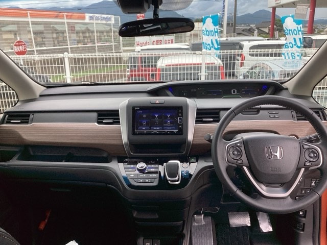 フリード1.5 ハイブリッド クロスター ホンダセンシング