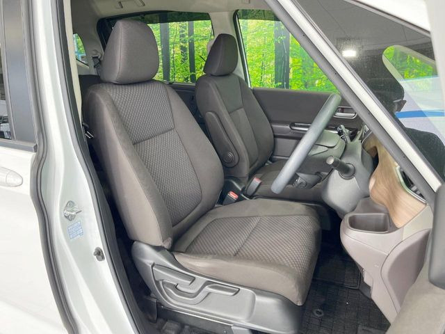 運転席シート廻りは使用感も少なく、良好な状態となっています。丁寧に使われていたことがよくわかりますね。