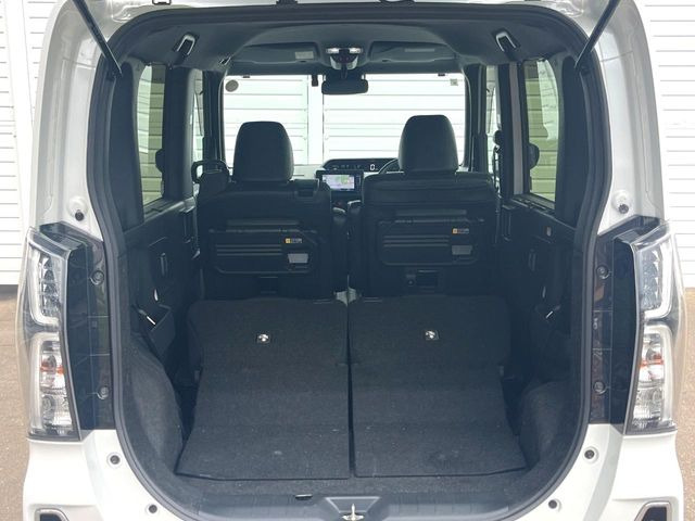 普段のお買い物や通勤、送迎等に十分な荷室スペースを確保しております。セカンドシートを倒すと、大きな荷物の積載も可能です♪