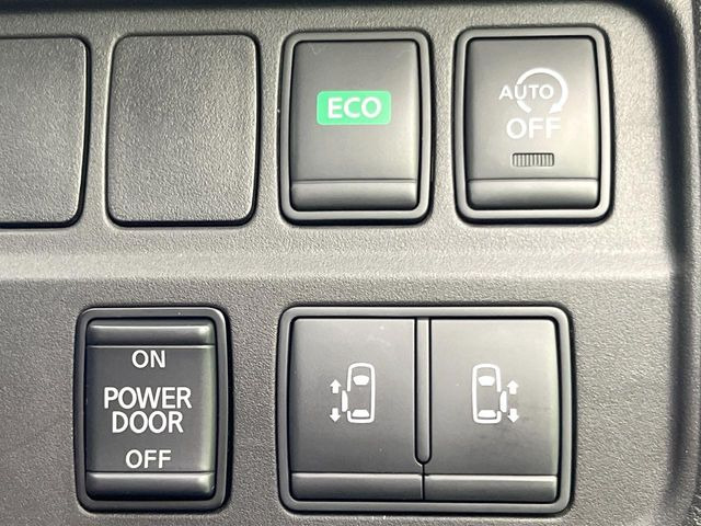 【両側パワースライドドア】スマートキーや運転席のスイッチで後席両側スライドドアの開閉が可能♪電動だから力を入れてドアを開ける必要が無く、小さなお子様でも簡単に開け閉めでき快適です♪