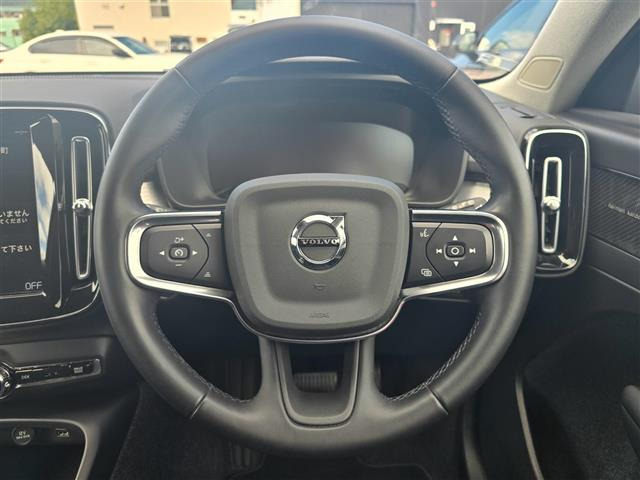 XC40B4 モメンタム