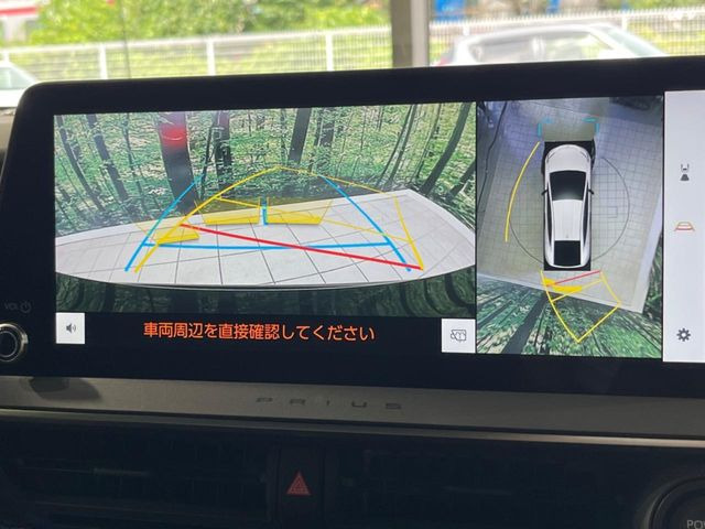 【パノラミックビューモニター】専用のカメラにより、上から見下ろしたような視点で360度クルマの周囲を確認することができます☆死角部分も確認しやすく、狭い場所での切り返しや駐車もスムーズに行えます。