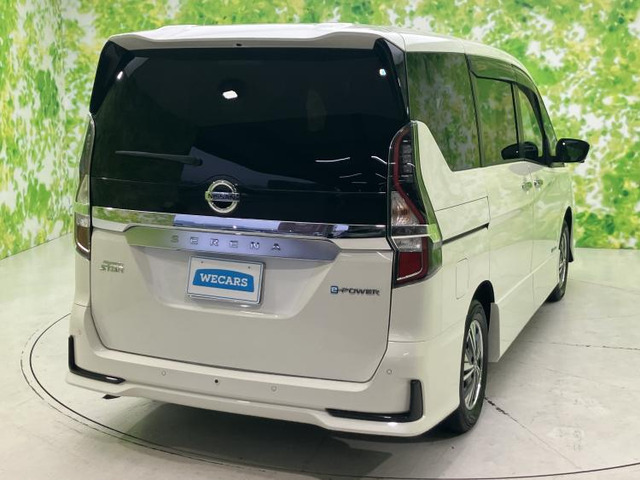 セレナ1.2 e-POWER ハイウェイスターV
