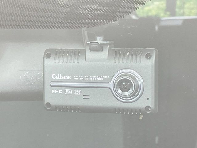 【ドライブレコーダー】ドライブレコーダー装備!走行中はもちろん、あおり運転や事故に遭遇した際、映像で記録し、万一のリスクに備えます。※記録用SDカードはお客様ご自身でご準備いただく必要があります。