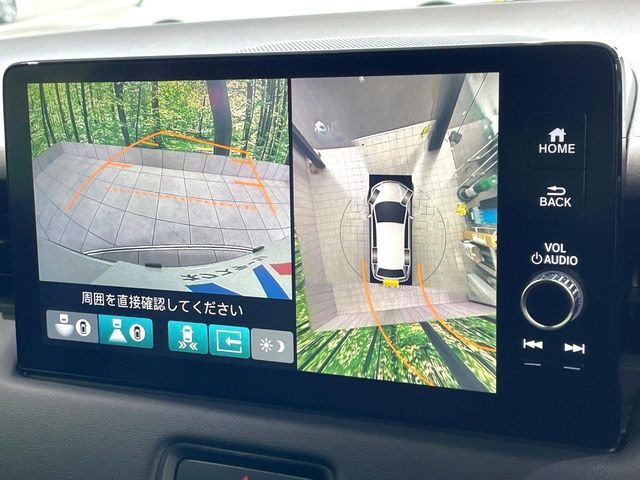 【マルチビューカメラシステム】専用のカメラにより、上から見下ろしたような視点で360度クルマの周囲を確認することができます☆死角部分も確認しやすく、狭い場所での切り返しや駐車もスムーズに行えます。