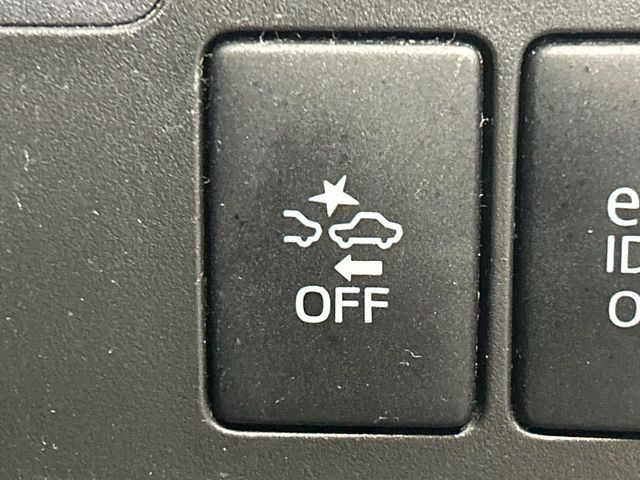 【スマートアシスト】走行中に前方の車両等を認識し、衝突しそうな時は警報とブレーキで衝突回避と被害軽減をアシスト。より安全にドライブをお楽しみいただけます。