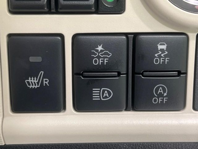 【シートヒーター】寒い日に重宝するシートヒーター!エアコンより早く温まってくれるので寒がりの人も安心ですね♪エアコンの温風は乾燥するから苦手、という方にもをおすすめです。