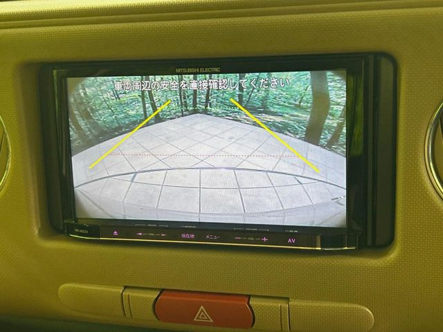 【バックカメラ】駐車時に後方がリアルタイム映像で確認できます。大型商業施設や立体駐車場での駐車時や、夜間のバック時に大活躍!運転スキルに関わらず、今や必須となった装備のひとつです!