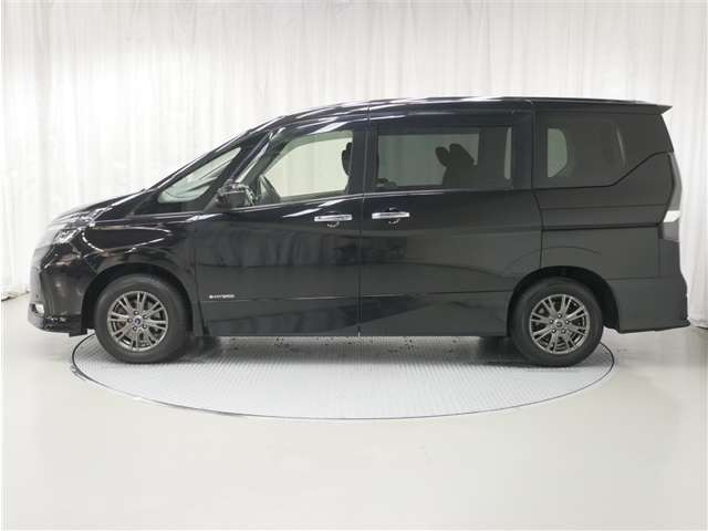 セレナ2.0 ハイウェイスターV 4WD