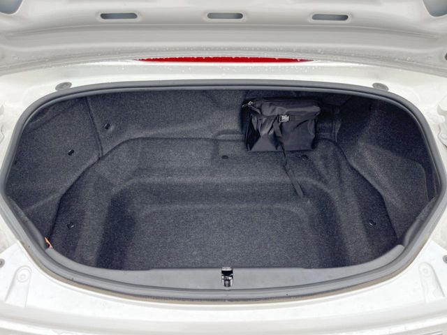 普段のお買い物や通勤、送迎等に必要な荷室スペースを確保しております。