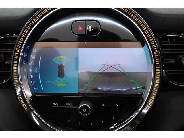 MINI�����i�r�Q�[�V�����V�X�e���𓋍ڂ��A�ړI�n�܂ł̃h���C�u�����K�ɃT�|�[�g�B�J�����@�\�������Ă���A���Ԏ��⋷���ꏊ�ł̎��񂵂��T�|�[�g����ȂǁA����g���ł̗��֐��ɂ��D��Ă��܂��B