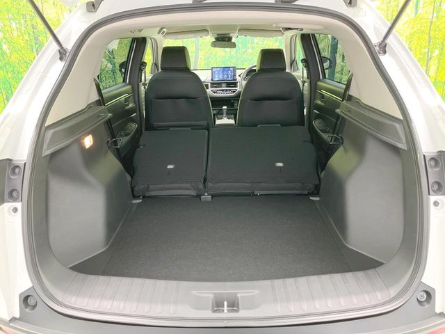 普段のお買い物や通勤、送迎等に十分な荷室スペースを確保しております。セカンドシートを倒すと、大きな荷物の積載も可能です♪