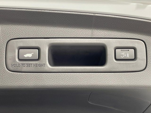 【パワーバックドア】スマートキーや運転席のボタンを押すだけでリアゲートが自動で開閉します!荷物を持っている時や、高い位置にあるバックドアを閉める際に便利な機能です♪