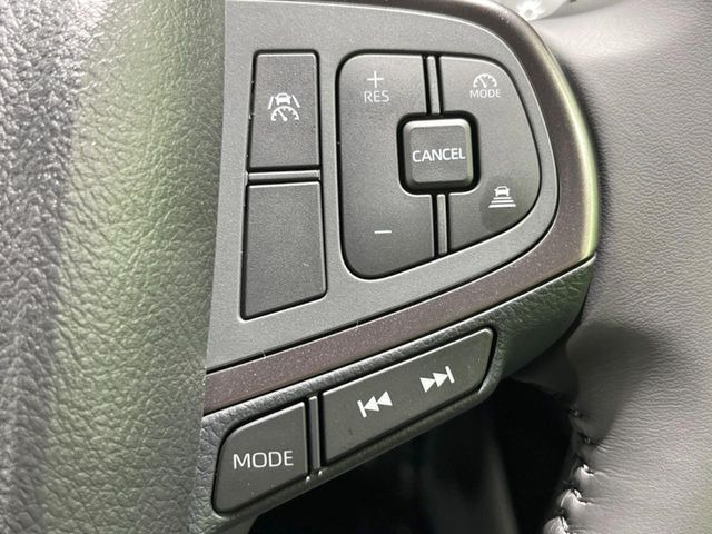 【レーダークルーズコントロール】高速道路での長距離走行が楽に!!自動で速度を保つクルーズコントロールが、衝突軽減システムと連携し、前方の車両を感知して車間を保つように速度調節してくれます!!