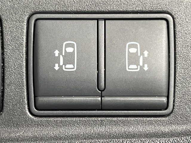 【両側パワースライドドア】スマートキーや運転席のスイッチで後席両側スライドドアの開閉が可能♪電動だから力を入れてドアを開ける必要が無く、小さなお子様でも簡単に開け閉めでき快適です