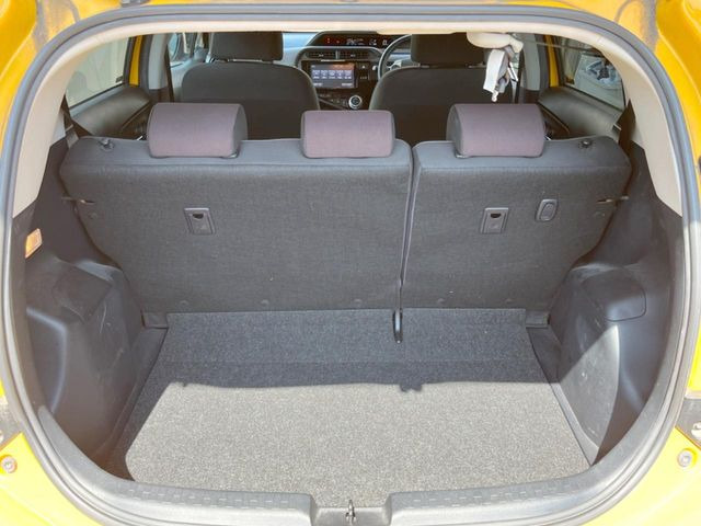 積み下ろしのしやすいデッキにはたっぷりと荷物を積み込んでいただけます。遊びから仕事まで、様々なシーンで頼れます♪